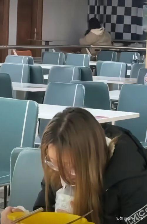 中学食堂爆料视频最新版,中学食堂卫生问题引关注，视频揭露惊人真相  第3张